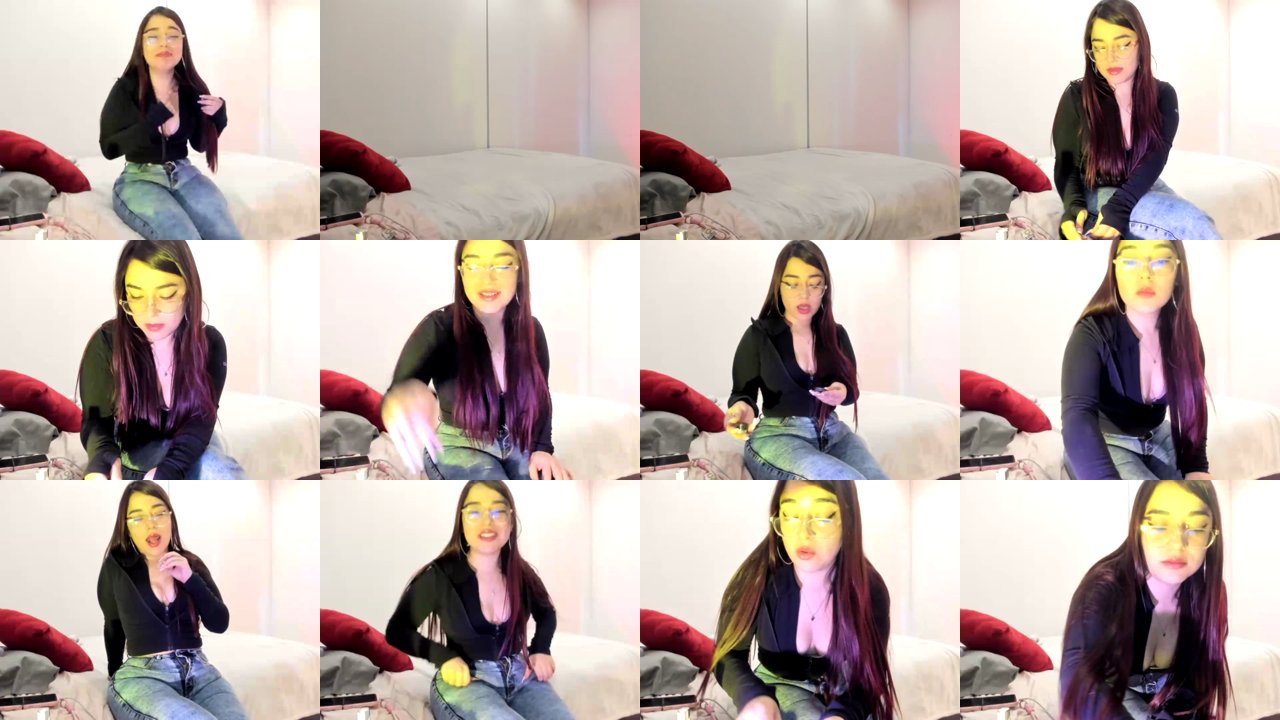 emoon — Tease, Petite, Seductive on MyFreeCams