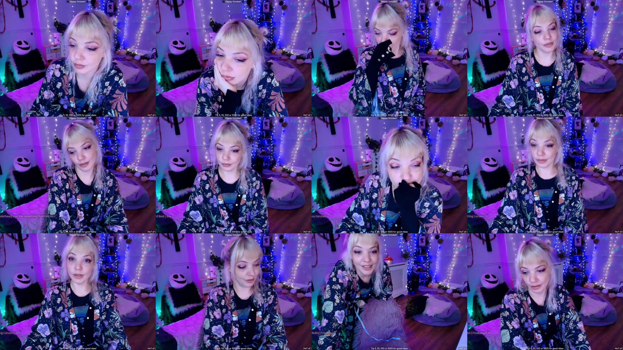 lunawolfie — Teasing, Seductive, Energetic on MyFreeCams